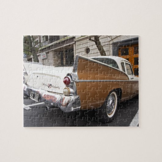Puzzle Une voiture classique Studebaker Silver Hawk garée (Horizontal)