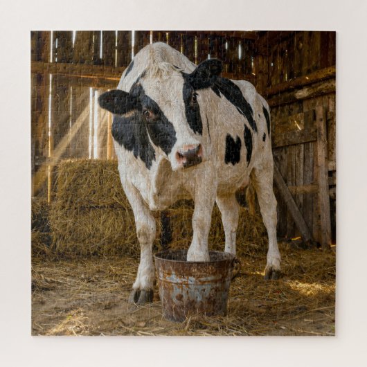 Puzzle Vache Holstein debout dans un seau rouillé (Vertical)