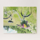 Puzzle Vélo avec panier de fleurs dans le pré (Horizontal)