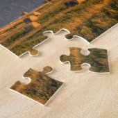 Puzzle Vieille grange encadrée par des balles de foin et (Côté)