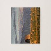 Puzzle Vieille grange encadrée par des balles de foin et (Vertical)