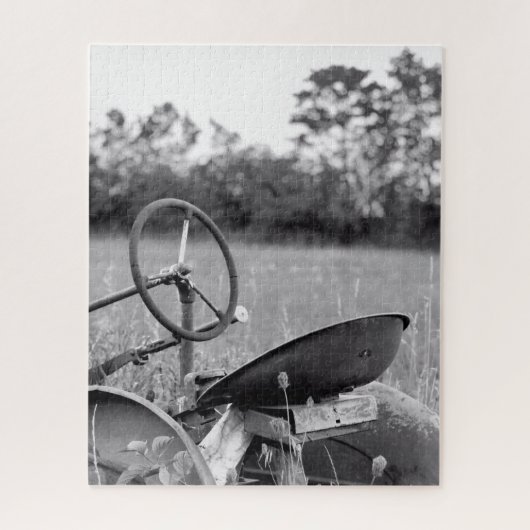 Puzzle Vieux tracteur en herbe longue (Vertical)