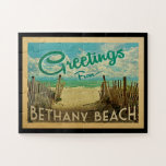 Puzzle Vintage voyage de plage de Bethany<br><div class="desc">Ce design de carte postale vintage de Greuty From Bethany Beach dispose d'une plage de sable avec une belle eau turquoise de l'océan et au-dessus de la mer,  un ciel bleu avec des nuages blancs lustrés. Dans un style de voyage vintage.</div>