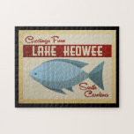 Puzzle Vintage voyage de poissons du lac Keowee<br><div class="desc">Ce design de voyage vintage Greutages From Lake Keowee présente un poisson bleu amusant aux accents rouges et une ambiance rétro des années 1960.</div>