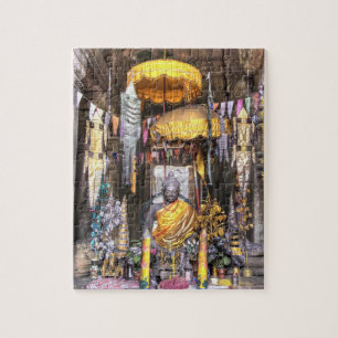Puzzle Vue sur l'espace de l'autel dans le temple bouddhi