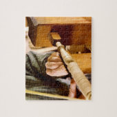 Puzzle Woodworker - Façonner une broche (Vertical)