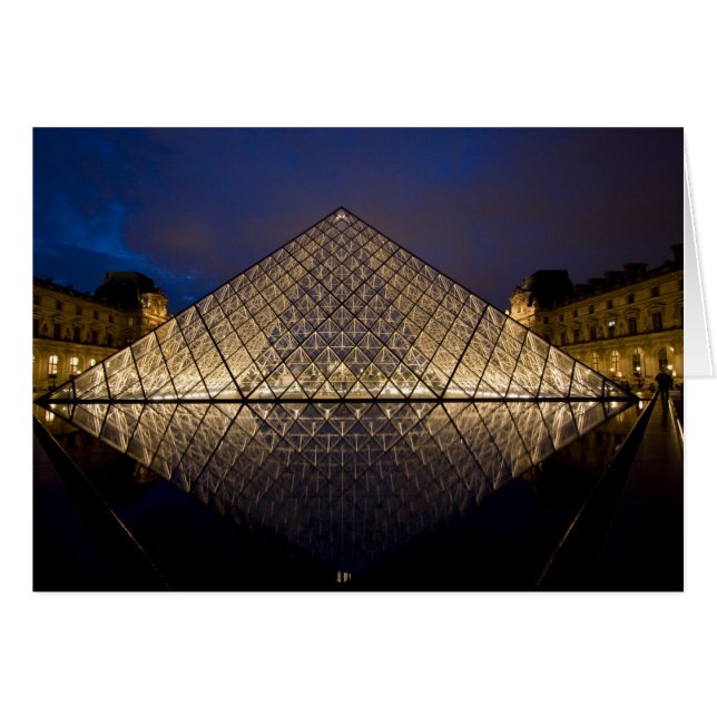 Pyramide du Louvre par l'architecte I.M. Pei à (Devant horizontal)
