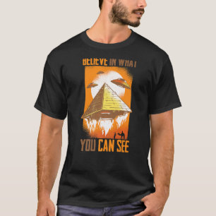 Pyramiden geloven in wat je kunt zien als Aliens D T-shirt