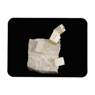 Pyriet kristallen in schalie magneet