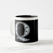 "Q" Diamond Bling op zwarte Mok (Voorkant links)