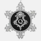 Q Monogram Initiaal Ornament (Voorkant)