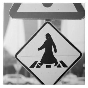 Qatar, Ad Dawhah, Doha. Arabisch voetganger Tegeltje