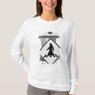Qatar, Ad Dawhah, Doha. Arabische voetganger T-shirt