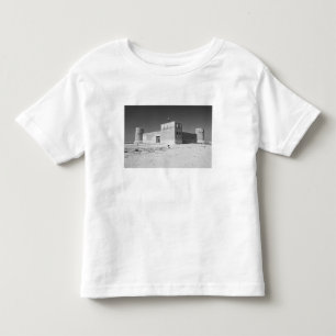 Qatar, Al Zubarah. Al-Zubara Fort (gebouwd in 1938 Kinder Shirts