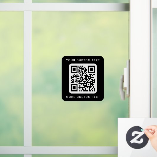 QR-code aangepaste tekst boven en onder zwart-wit Raamsticker (Huis)