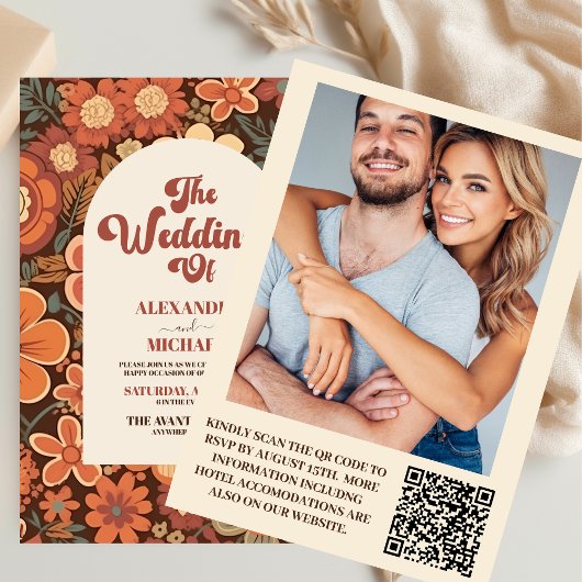 QR Code Arch Groovy Retro 70s Bloemen bruiloft Kaart