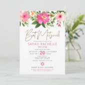 QR Code Bat Mitswa Roze Bloemen Goud Script Modern Kaart (Staand voorkant)