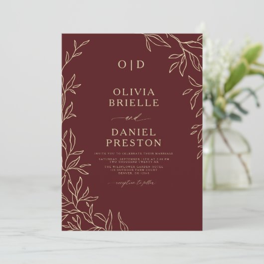 QR Code Bourgondië & Goud Monogram Bladbruiloft Kaart (Staand voorkant)