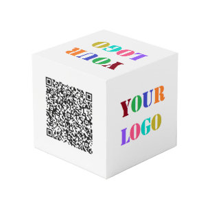 QR-code en bedrijfslogo promotionele kubus voorbee