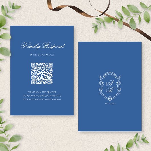 QR-code Formele Blauwe Monogram Crest Script Weddi RSVP Kaartje