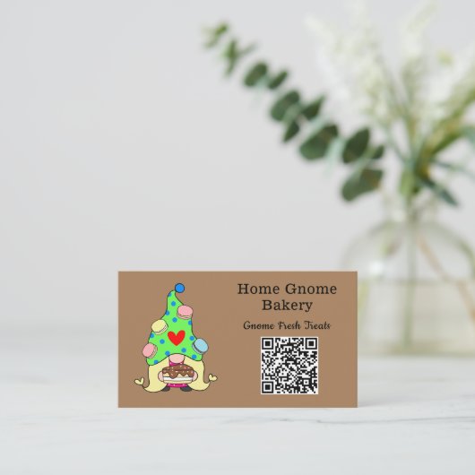 QR Code Gnome Hometown Bakery Light Brown Visitekaartje (Staand voorkant)