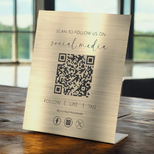 QR Code Gold Scan om ons te volgen op het sociale Reclamebord Met Voetstuk