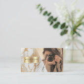 QR Code Goud Wit Marmeren Fotograaf Modern Visitekaartje (Staand voorkant)