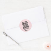 QR-code Jouw tekst zwart/licht roze bedrijfsnaam Ronde Sticker (Envelop)