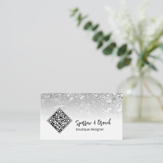 QR Code Modern Silver Boutique Carte de visite (Debout devant)