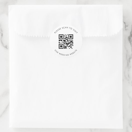 QR-code scan om onze trouwwebsite te bezoeken Ronde Sticker (Tas)