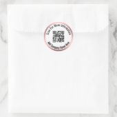 QR-code scannen voor meer informatie Roze rand Ronde Sticker (Tas)