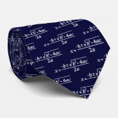 Quadratische Formule op marineblauw Stropdas (Opgerold)