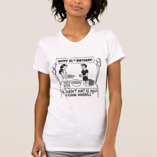 Quand les femmes tournent le petit T-shirt de 40