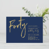 Quarante | Navy & Or Moderne Invitation 40 ans (Debout devant)