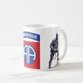 Quatre-vingt-deuxième tasse aéroportée (Devant droit)