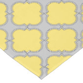 Quatrefoil geel en grijs tafelkleed (Gekanteld)