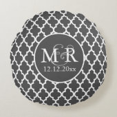 Quatrefoil Monogrammed Bruiloft Grijs en Wit V2 Rond Kussen (Voorkant)