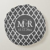 Quatrefoil Monogrammed Bruiloft Grijs en Wit V2 Rond Kussen (Achterkant)