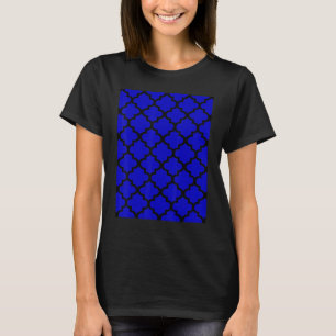 Quatrefoil patroon in zwarte omtrek op donkerblauw t-shirt