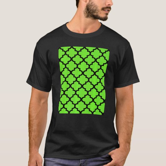 Quatrefoil Pattern In Black Outline On Vivid Green T-shirt (Voorkant)
