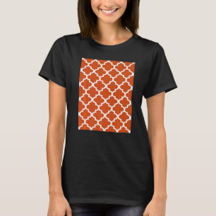 Quatrefoliepatroon in wit overzicht op verbrand or t-shirt