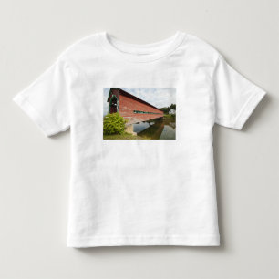 Quebec, Canada. Galipeault overdekte brug in Kinder Shirts
