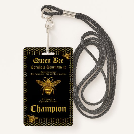 Queen Bee Cornhole Tournament Fundraiser Champion Badge (Voorkant met draagriem)