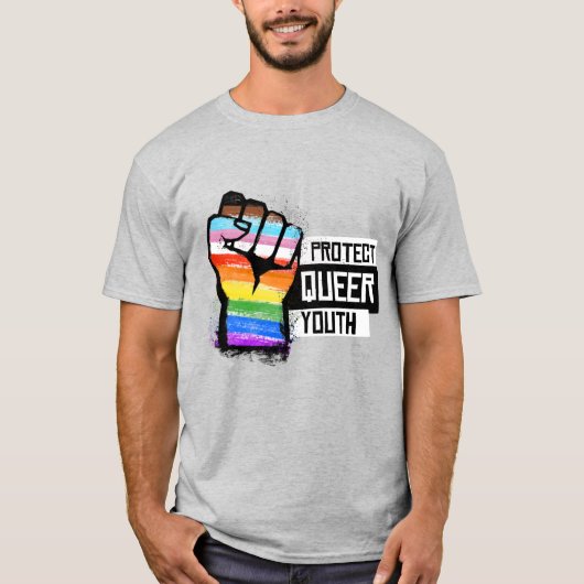 Queer jeugd beschermen - Progress Pride Fist T-shirt (Voorkant)