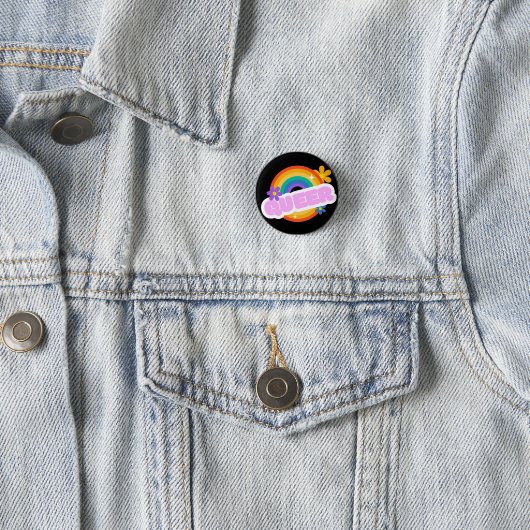 Queer. LGBT+Pride. Badge (En situation)
