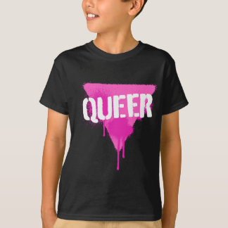 Queer roze driehoek in Punk spuitverf stencil T-shirt