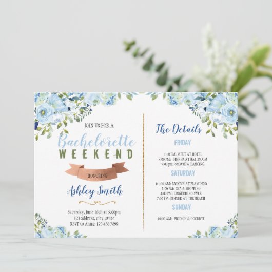 Quelque chose invitation bleue d'itinéraire de (Debout devant)