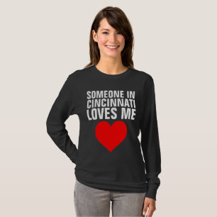 QUELQU'UN À CINCINNATI M'AIME T-shirts Cadeaux