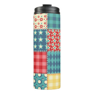 quilt: patchwork achtergrondpatroon. thermosbeker
