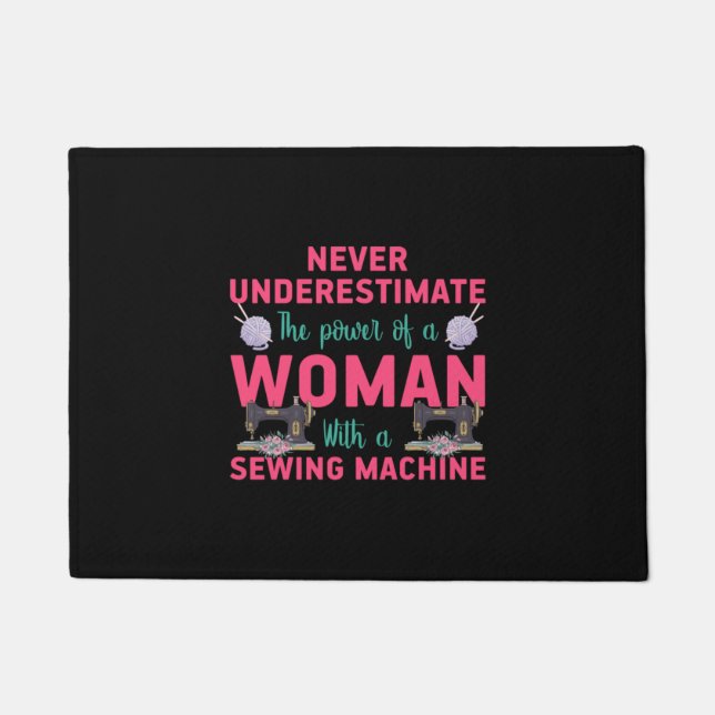 Quilter The Power Of A Woman With A Sewing Machine Deurmat (Voorkant)